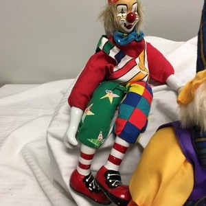 lot 193 image: Lot of 4 Clown Figurines