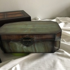 lot 190 image: Four Decorative Trinket Boxes