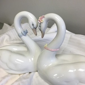 lot 196 image: Two Swans by Lladro