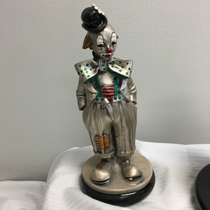 lot 191 image: 3 Clown Figurines