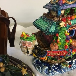 lot 202 image: Christmas Decor Lot