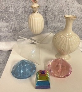 lot 96 image: Decorative Accent Pieces