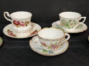lot 147 image: (5) Vintage Teacup Sets