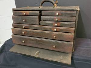 lot 155 image: Antique Workmans Tool Box