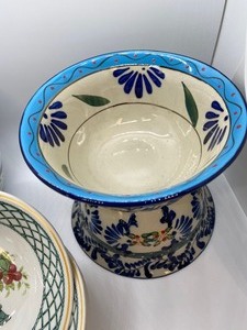 lot 93 image: Lot of Very Nice Bowls