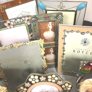 lot 95 image: Large Selection of Picture Frames