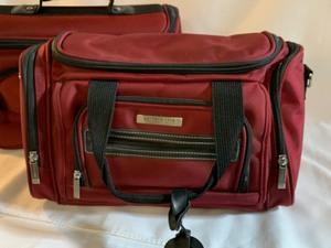 lot 160 image: Five Piece Kenneth Cole Luggage Set