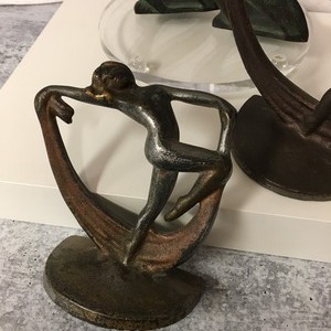 lot 110 image: Lovely Vintage Metal Bookends