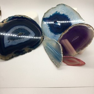 lot 115 image: Beautiful Geode Slices