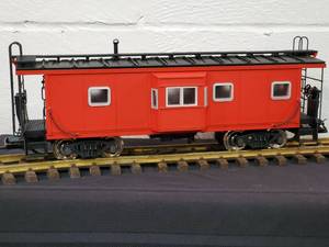 lot 6 image: USA Trains 1 Gauge Large Scale  Undecorated Bay Window Caboose R12050