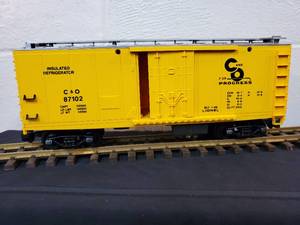 lot 11 image: Lionel 1 Gauge Large Scale C & O Progress Refrigerator Box Car  8-87102