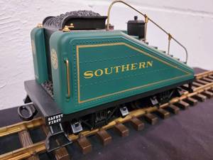 lot 22 image: Aristo Craft Trains #1 Gauge Southern Railway Steam Locomotive & Tender ART-21308