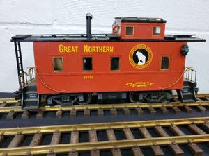 lot 25 image: Railway Express Agency G Scale Great Northern Caboose REA-42101