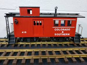 lot 33 image: Kalamazoo Train Works 1 Gauge Large Scale Colorado & Southern Droves Caboose 1876-6