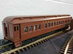 lot 38 image: Set of Williams O 3-Rail Illuminated Passenger Cars