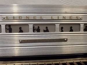 lot 39 image: Vintage (4) Lionel O Illuminated Aluminum 3-Rail Passenger Car Set