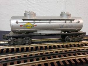 lot 42 image: Lionel O Sunoco Tanker Car