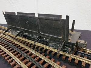 lot 47 image: Lionel O Operating Log Side Dump Flat Car #3461