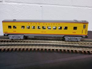 lot 73 image: K-Line 3-Rail O Union Pacific  Star Leaf Streamliner Illuminated Pasenger Car #5436