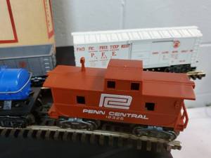 lot 77 image: Vintage Marx O Pennsylvania Central  Train Set 48-21325 M