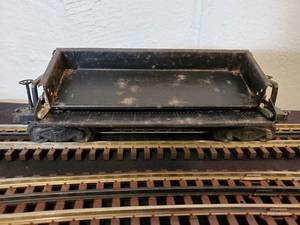 lot 103 image: Early Lionel O Tin Automatic Ore Dump Car Part No. 3469