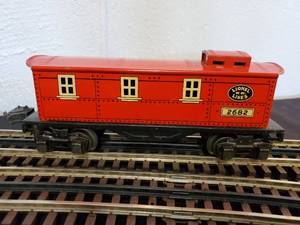 lot 105 image: Early Lionel O Tin Red Caboose Part No. 2682