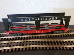 lot 108 image: Early Lionel O Automobile Hauler Car Part No. 6414