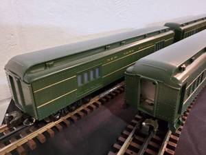 lot 114 image: Williams 3-Rail New York Central Illuminated 5-Car Passenger Set