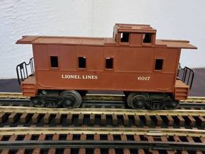 lot 119 image: Lionel O Lionel Lines Caboose #6017