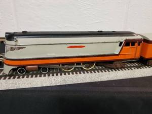lot 128 image: American Hi-Rail S Scale Hiawatha 4-6-2 Steam Locomotive #1 & Milwaukee Road Tender