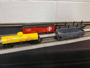 lot 131 image: Early (4) American Flyer S Scale Car Lot