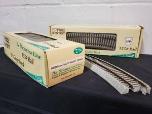 lot 133 image: (2) Boxes Showcase Line S Gauge Curved track
