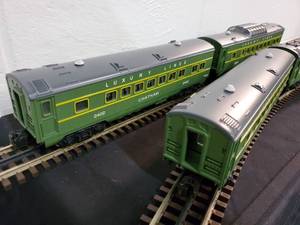 lot 135 image: Williams O 3-Rail O27 Luxury Lines (4) Car Set stock# STR02710