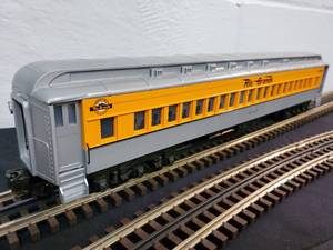 lot 136 image: Williams 3-Rail Rio Grande Railway Express Agency (5) Illuminated Passenger Car Set
