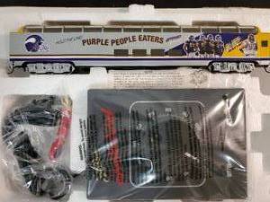 lot 140 image: Masterpiece Railways HO Scale hand crafted Hawthorne Village (6) Car Minnesota Vikings Express Collectors Train Set New in Box