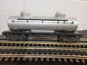 lot 81 image: Lionel O Sunoco Tanker Car #6465