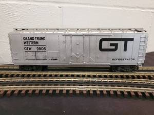 lot 83 image: Lionel O Grand Trunk Western Refrigerator Car #9805