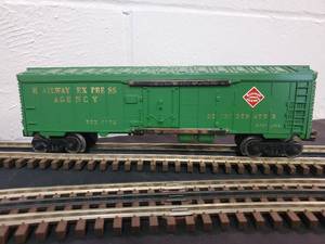 lot 89 image: Lionel O Pennsylvania Railway Express Agency Refrigerator Box Car #6572