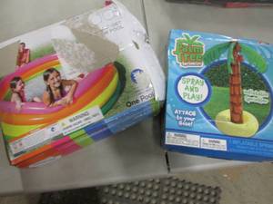 lot 277 image: Inflatable Sprinkler & Pool open bo...