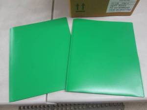 lot 333 image: 32 Green Plastic Prong 2 Pocket Fol...