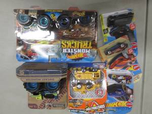 lot 366 image: Hot Wheels & Small Vehicles...