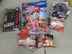 lot 130 image: Transformer, Avenger Figure plus mo...