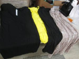 lot 132 image: 4 NWT Dresses Size large, 2- Xs, 1 ...
