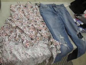 lot 154 image: Size 8 Skinny Jeans NWT, SizeL(10-1...