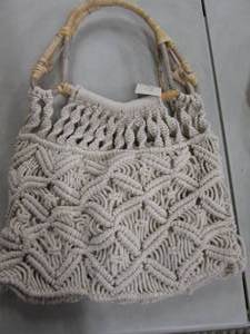 lot 178 image: Universal Threads Woven Bag...
