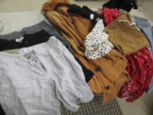 lot 200 image: Large Lot of Assorted Sized Clothin...
