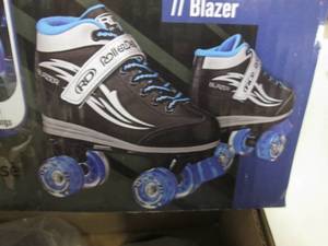 lot 211 image: Boys Size 2 Roller Skates...