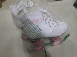 lot 223 image: Girls Size 1 Roller Skates-used...