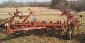 lot 256 image: 19 foot Field Cultivator.  WHITE model 285