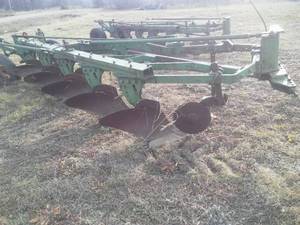 lot 261 image: John Deere 5 bottom plow.